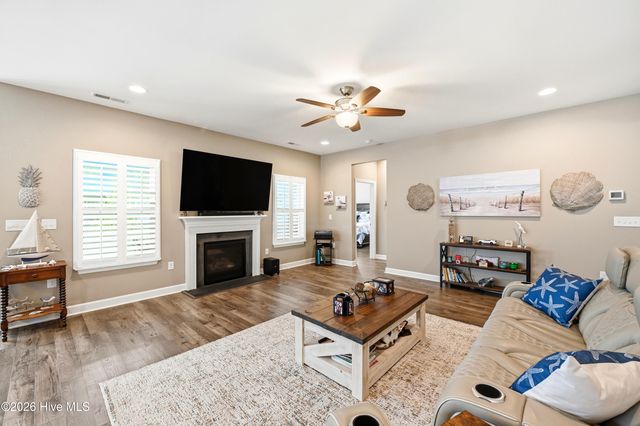 699 E Chatman Drive NW, Calabash, NC 28467