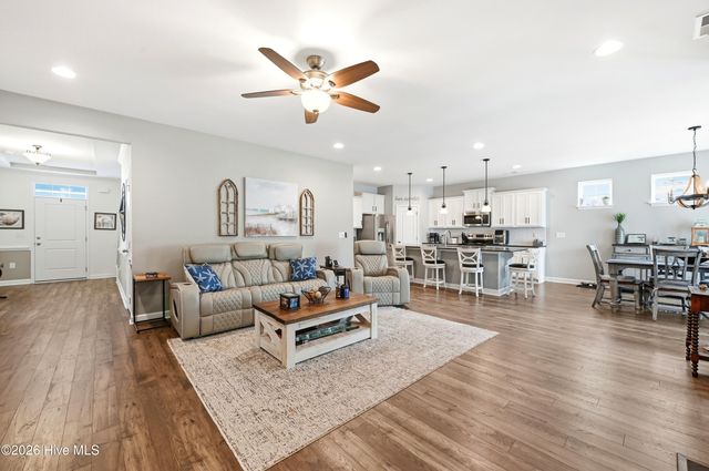 699 E Chatman Drive NW, Calabash, NC 28467