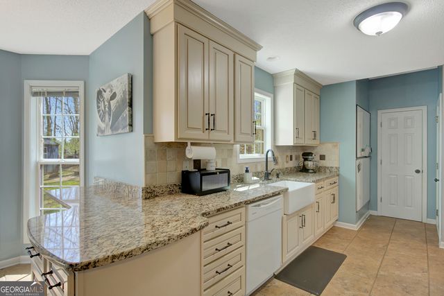 135 Valley Brook Drive, Newnan, GA 30265