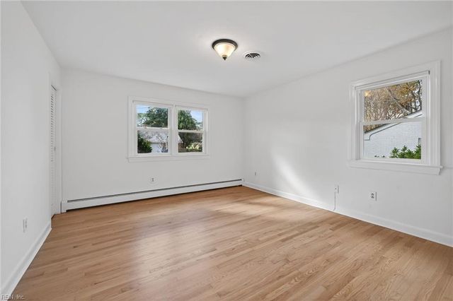 4620 Hagen DR, Virginia Beach, VA 23462