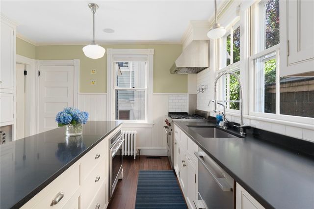 21 Division Street, Newport, RI 02840