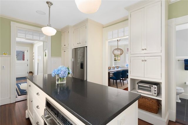 21 Division Street, Newport, RI 02840