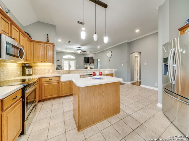 5918 HART FLD, San Antonio, TX 78249