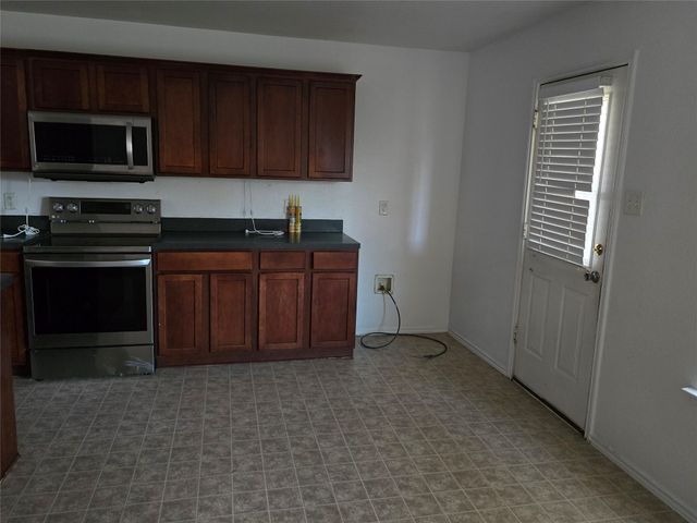 253 Pine Crest Drive, Justin, TX 76247