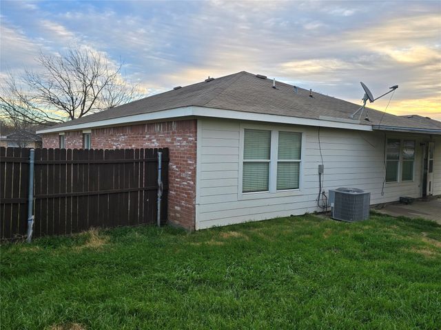253 Pine Crest Drive, Justin, TX 76247