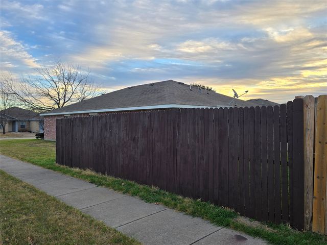 253 Pine Crest Drive, Justin, TX 76247