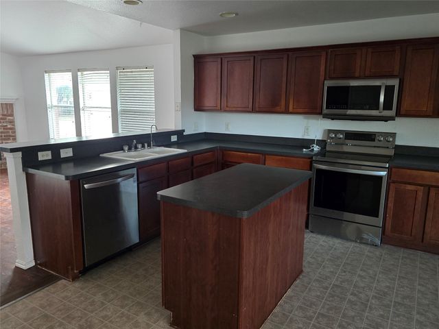 253 Pine Crest Drive, Justin, TX 76247