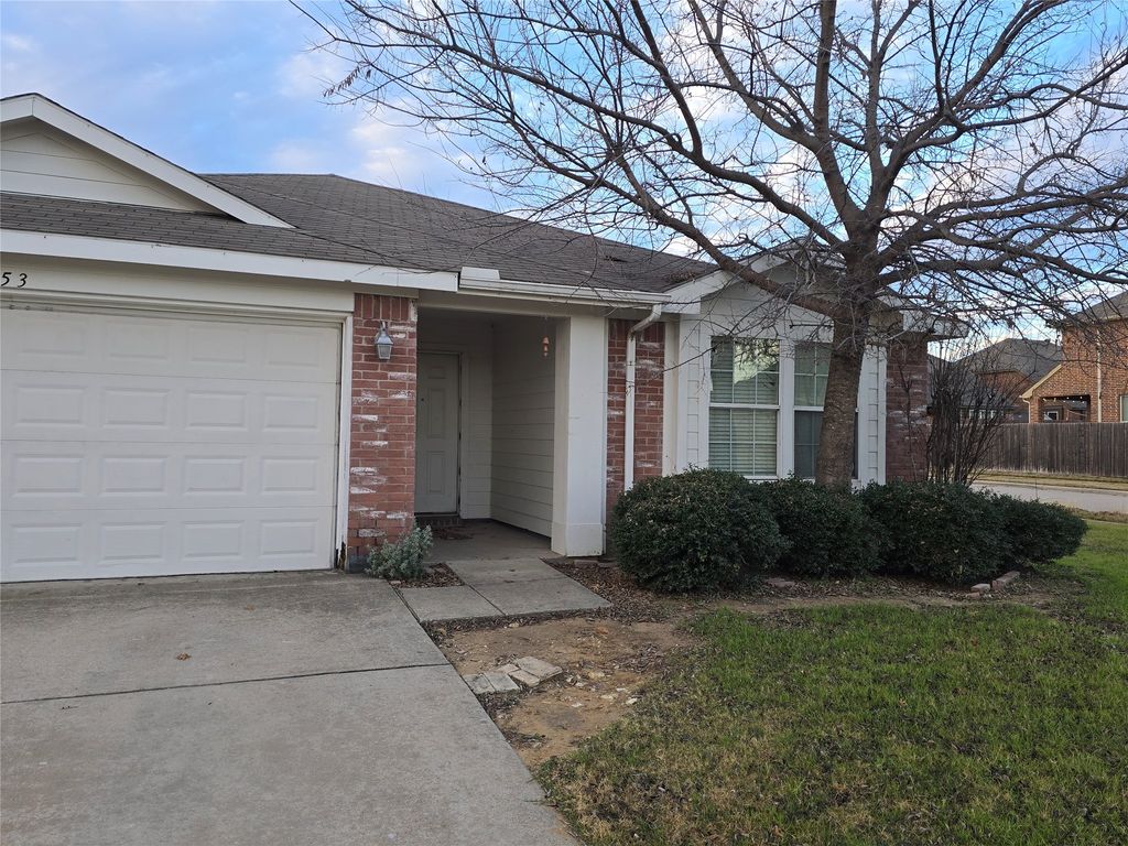 253 Pine Crest Drive, Justin, TX 76247