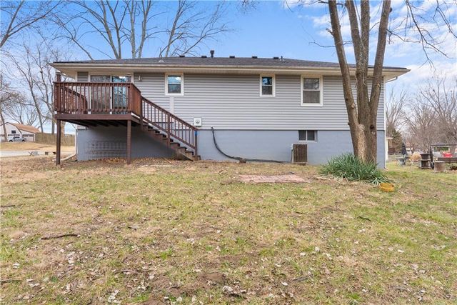 406 SE 21st Street, Oak Grove, MO 64075