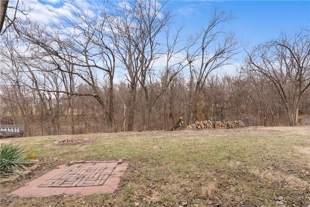 406 SE 21st Street, Oak Grove, MO 64075