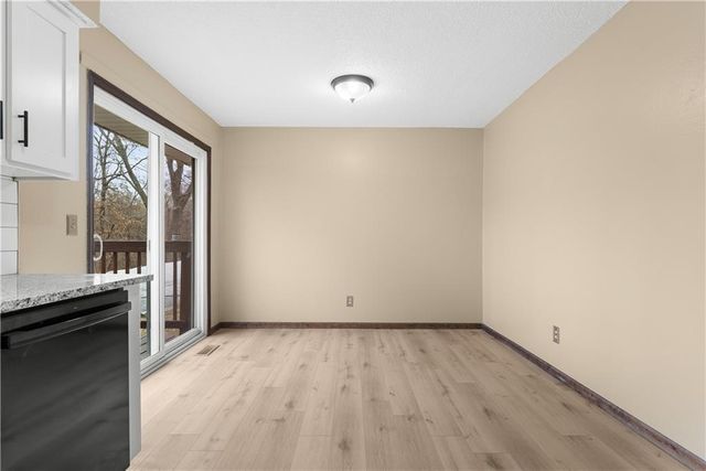 406 SE 21st Street, Oak Grove, MO 64075