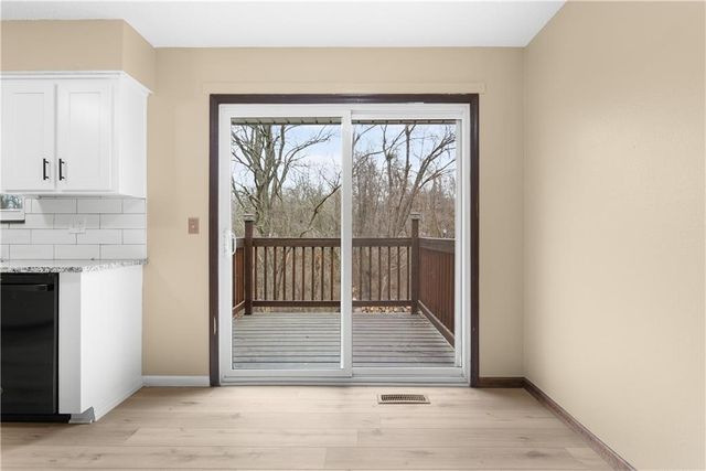 406 SE 21st Street, Oak Grove, MO 64075