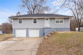 406 SE 21st Street, Oak Grove, MO 64075