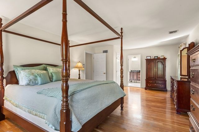 28 Thompson Dr, Sudbury, MA 01776