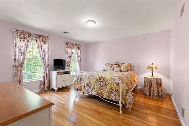 28 Thompson Dr, Sudbury, MA 01776