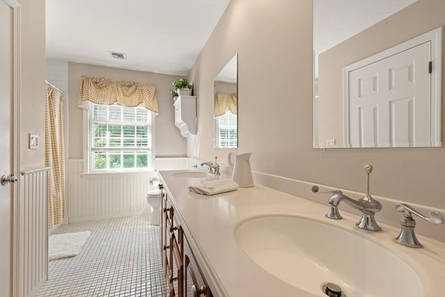 28 Thompson Dr, Sudbury, MA 01776