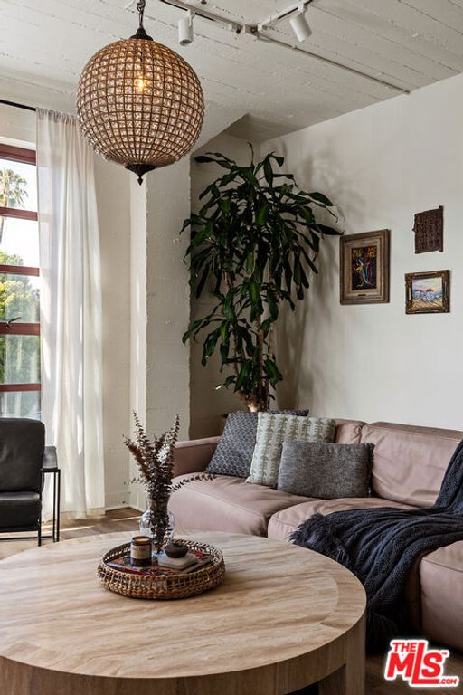 Image 2 of property listing at 812 Fremont Avenue 302, South Pasadena, CA 91030