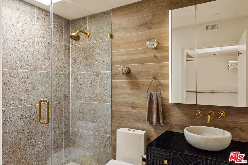 Image 24 of property listing at 812 Fremont Avenue 302, South Pasadena, CA 91030