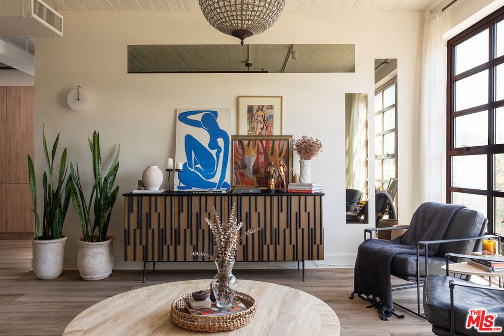 Image 3 of property listing at 812 Fremont Avenue 302, South Pasadena, CA 91030