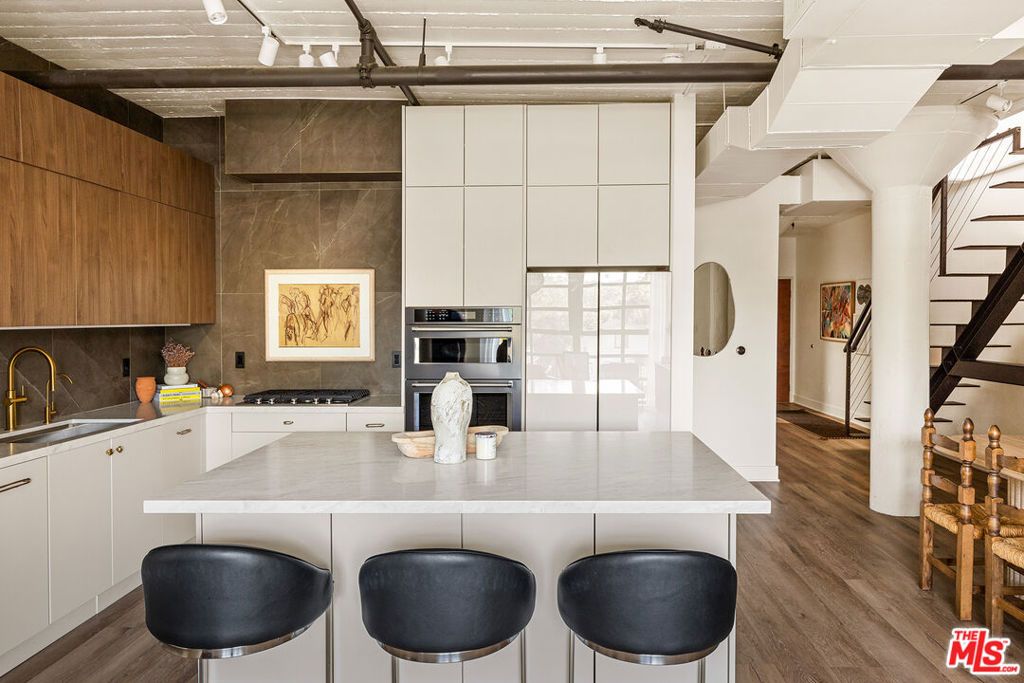 Image 4 of property listing at 812 Fremont Avenue 302, South Pasadena, CA 91030