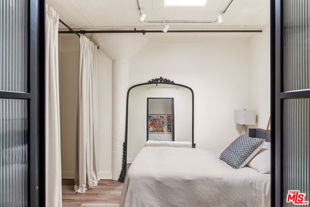 Image 7 of property listing at 812 Fremont Avenue 302, South Pasadena, CA 91030