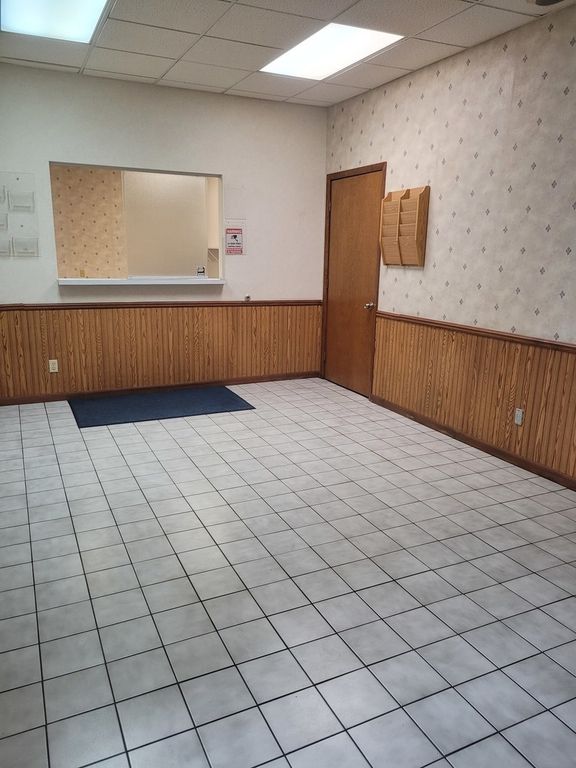 Image 27 of property listing at 3307 Broadway Street, Mt Vernon, IL 62864
