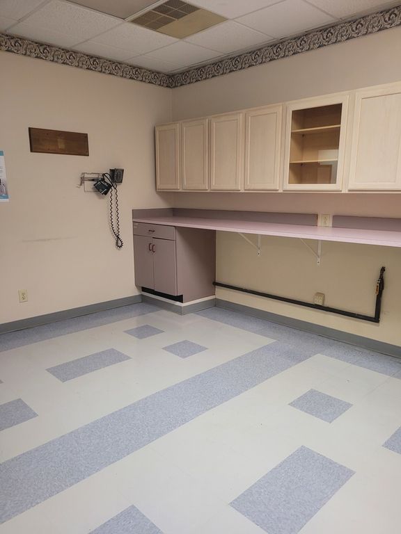 Image 30 of property listing at 3307 Broadway Street, Mt Vernon, IL 62864