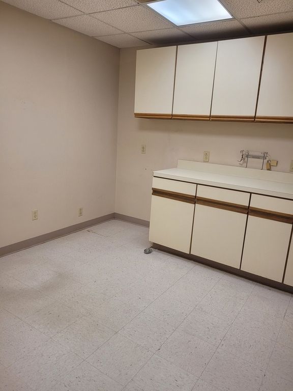 Image 33 of property listing at 3307 Broadway Street, Mt Vernon, IL 62864