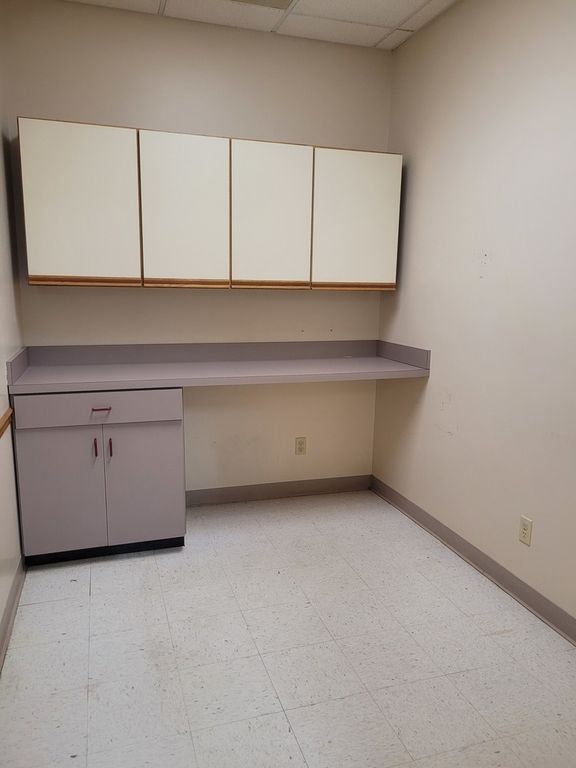 Image 37 of property listing at 3307 Broadway Street, Mt Vernon, IL 62864