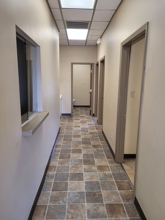 Image 10 of property listing at 3307 Broadway Street, Mt Vernon, IL 62864