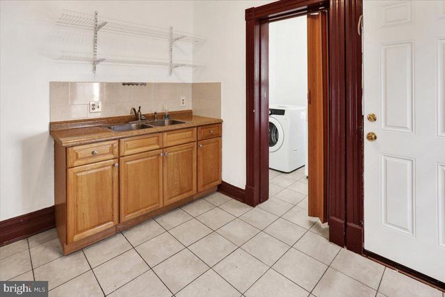 425 CHESTNUT ST, Reading, PA 19602