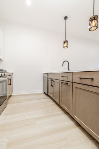 1052 N Central Park Avenue, Chicago, IL 60651