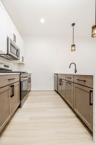 1052 N Central Park Avenue, Chicago, IL 60651