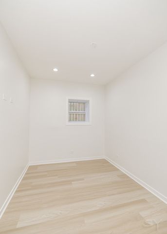 1052 N Central Park Avenue, Chicago, IL 60651