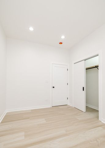 1052 N Central Park Avenue, Chicago, IL 60651