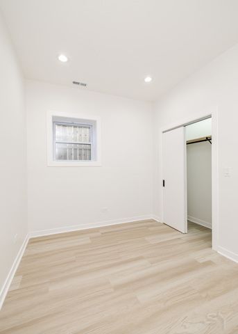 1052 N Central Park Avenue, Chicago, IL 60651