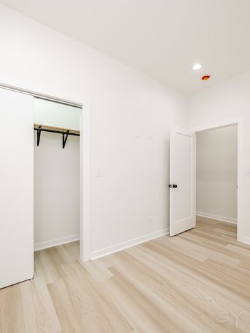 1052 N Central Park Avenue, Chicago, IL 60651
