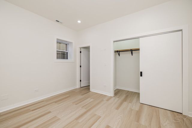 1052 N Central Park Avenue, Chicago, IL 60651