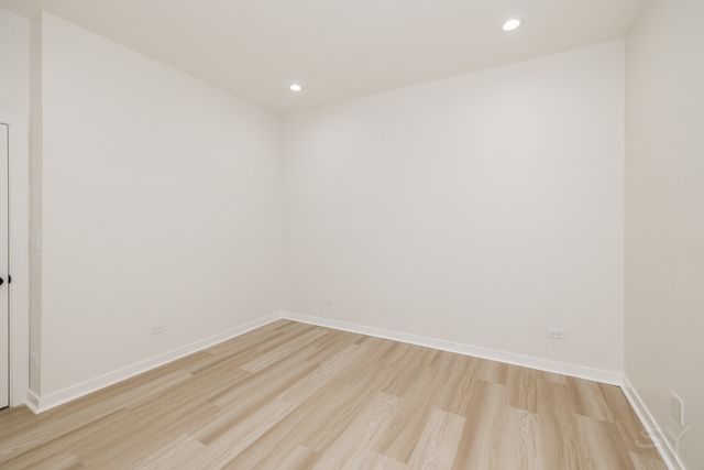 1052 N Central Park Avenue, Chicago, IL 60651