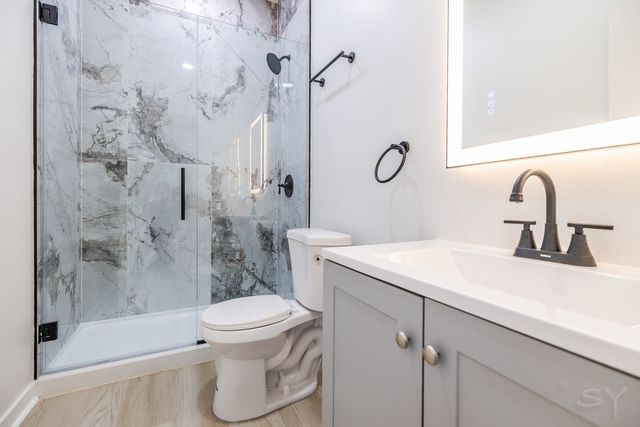 1052 N Central Park Avenue, Chicago, IL 60651