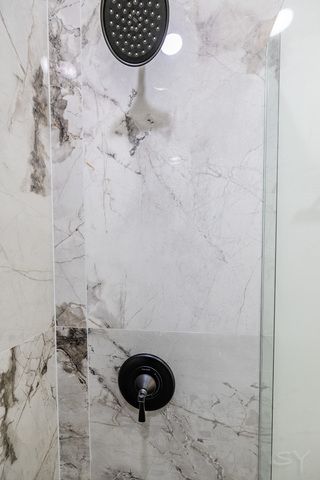 1052 N Central Park Avenue, Chicago, IL 60651