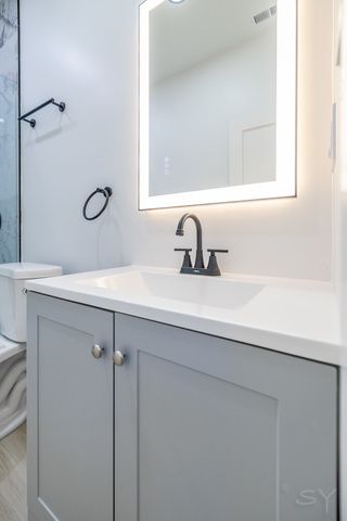 1052 N Central Park Avenue, Chicago, IL 60651