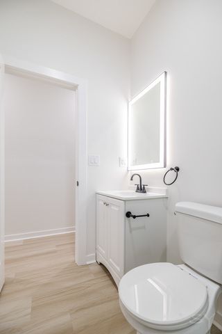 1052 N Central Park Avenue, Chicago, IL 60651