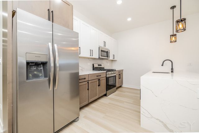 1052 N Central Park Avenue, Chicago, IL 60651