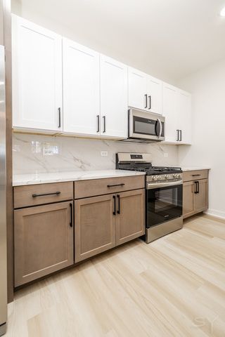 1052 N Central Park Avenue, Chicago, IL 60651