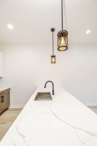 1052 N Central Park Avenue, Chicago, IL 60651