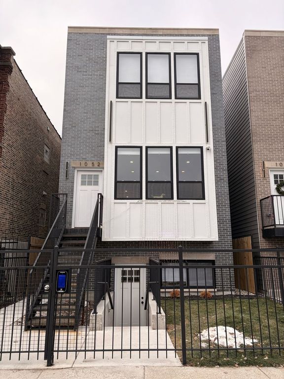 1052 N Central Park Avenue, Chicago, IL 60651 — photo 2