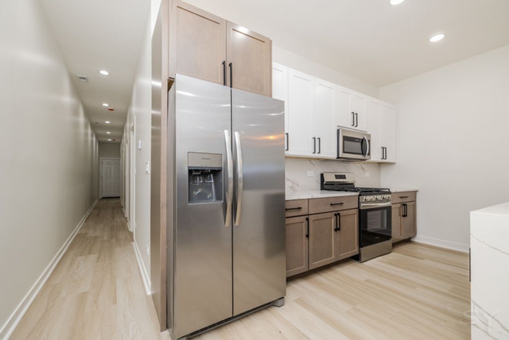1052 N Central Park Avenue, Chicago, IL 60651 — photo 5