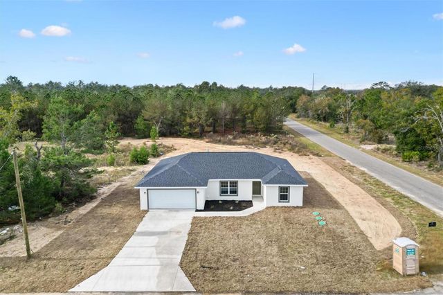 2 FISHER LANE TRAIL, Ocklawaha, FL 32179