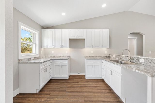 2 FISHER LANE TRAIL, Ocklawaha, FL 32179